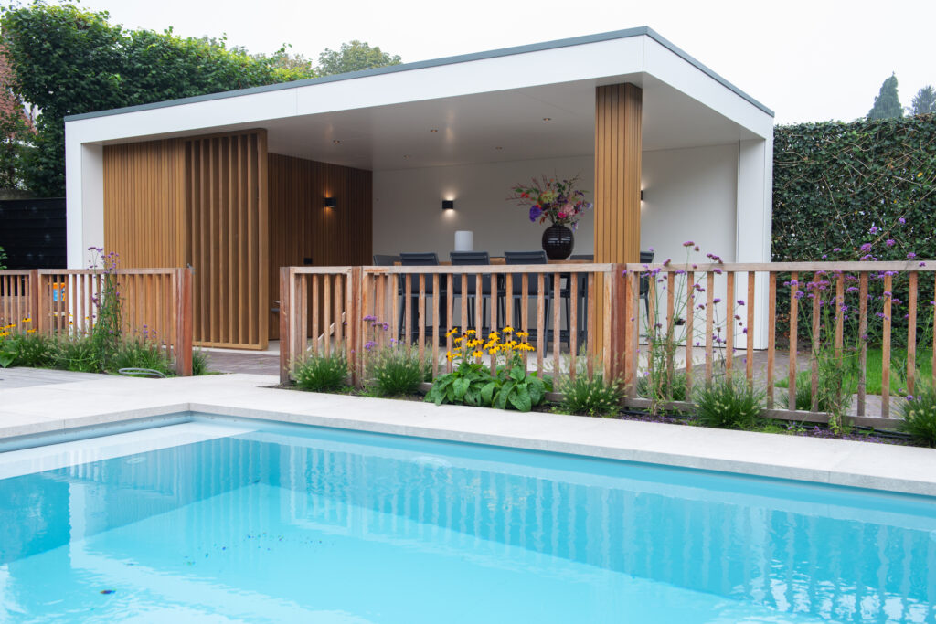 Luxe poolhouse