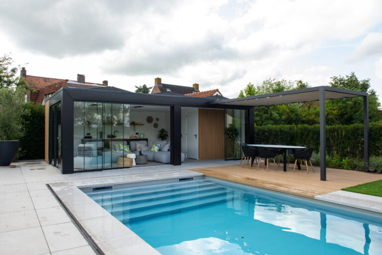 Luxe Poolhouse met overkapping