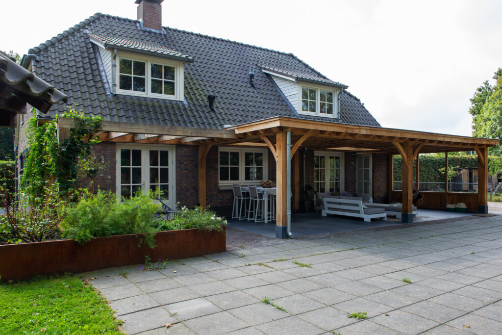 Robuuste aanbouw met pergola Tilburg – foto 2