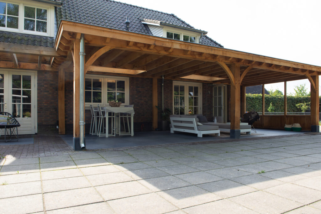 Robuuste aanbouw met pergola Tilburg – foto 3