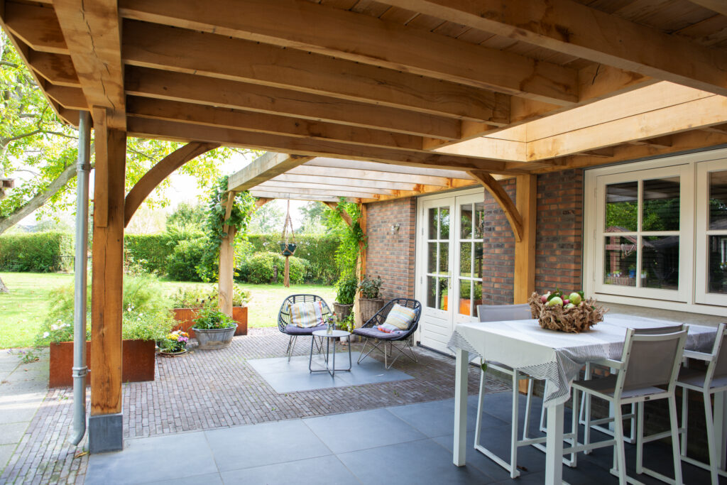 Robuuste aanbouw met pergola Tilburg – foto 7