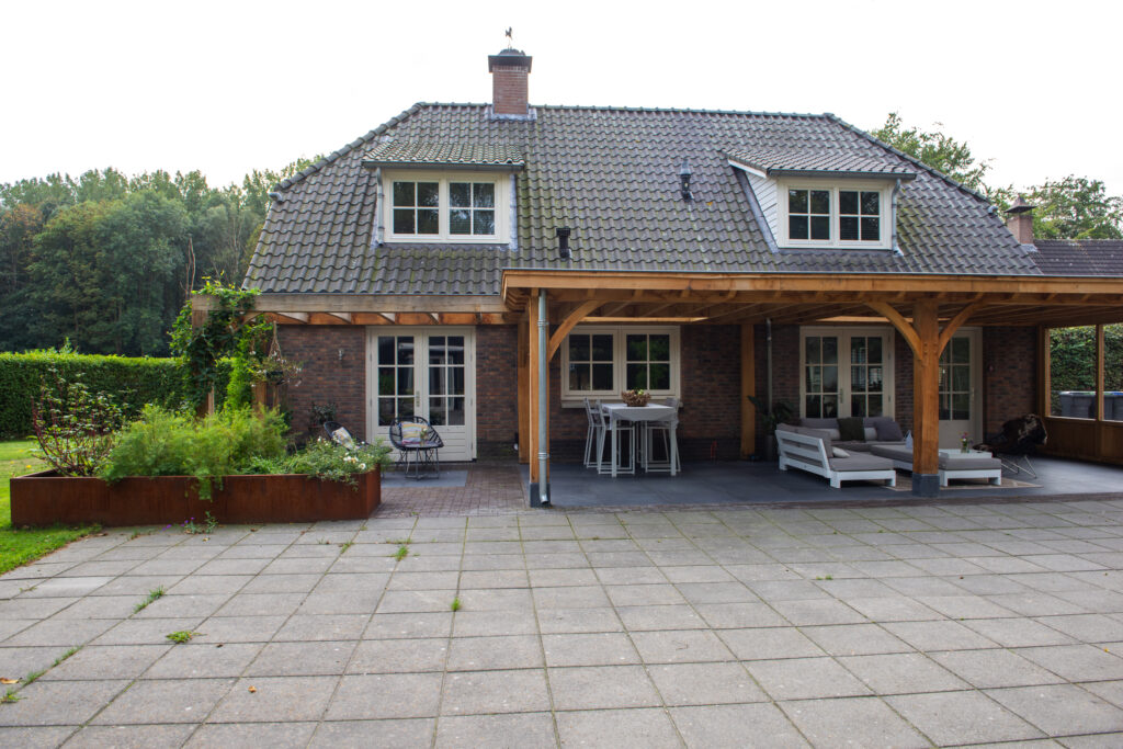Robuuste aanbouw met pergola Tilburg – foto 11