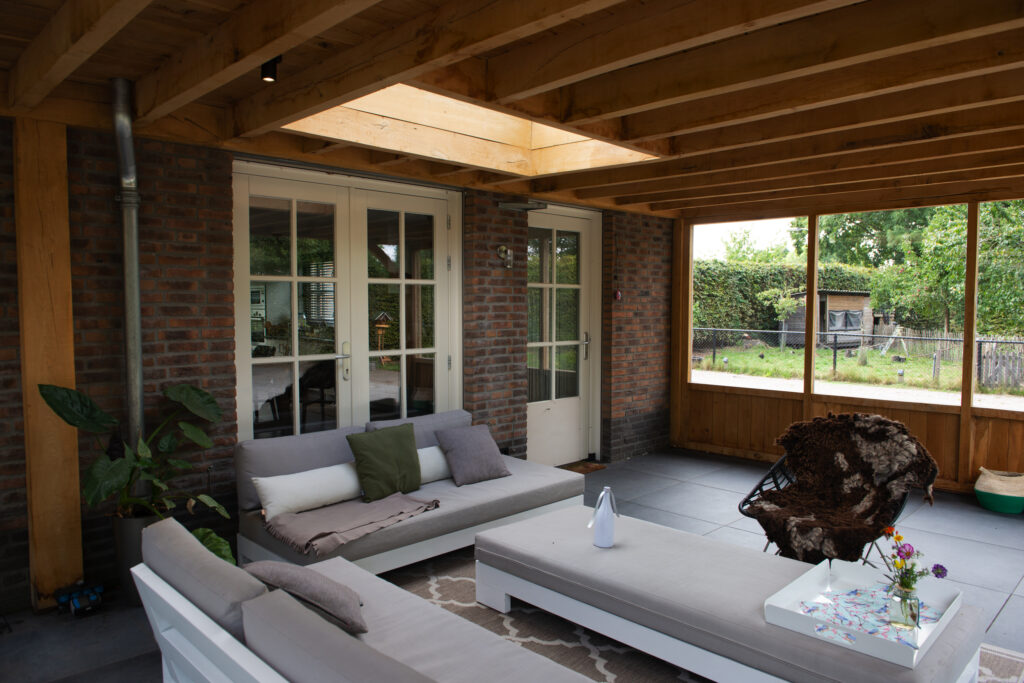 Robuuste aanbouw met pergola Tilburg – foto 14