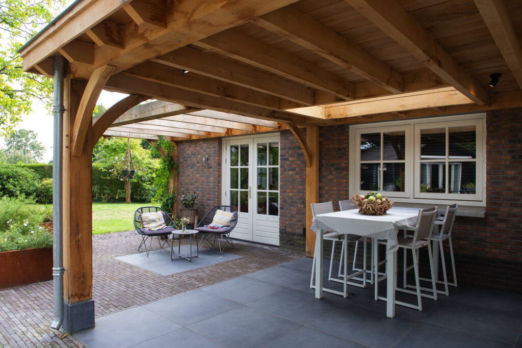 Robuuste aanbouw met pergola Tilburg – foto 15