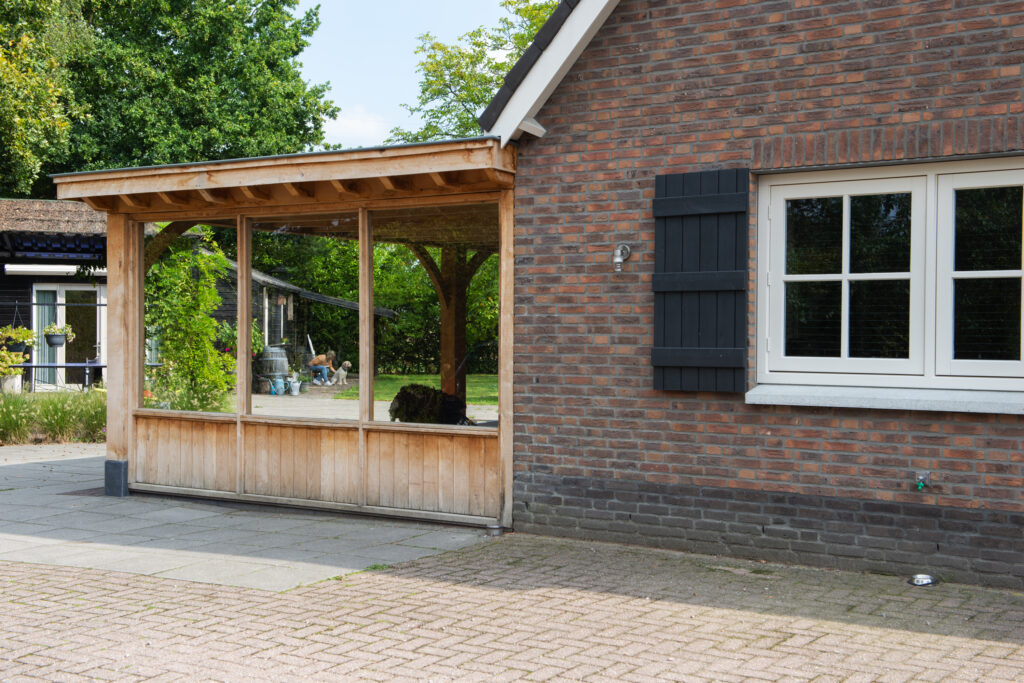 Robuuste aanbouw met pergola Tilburg – foto 18