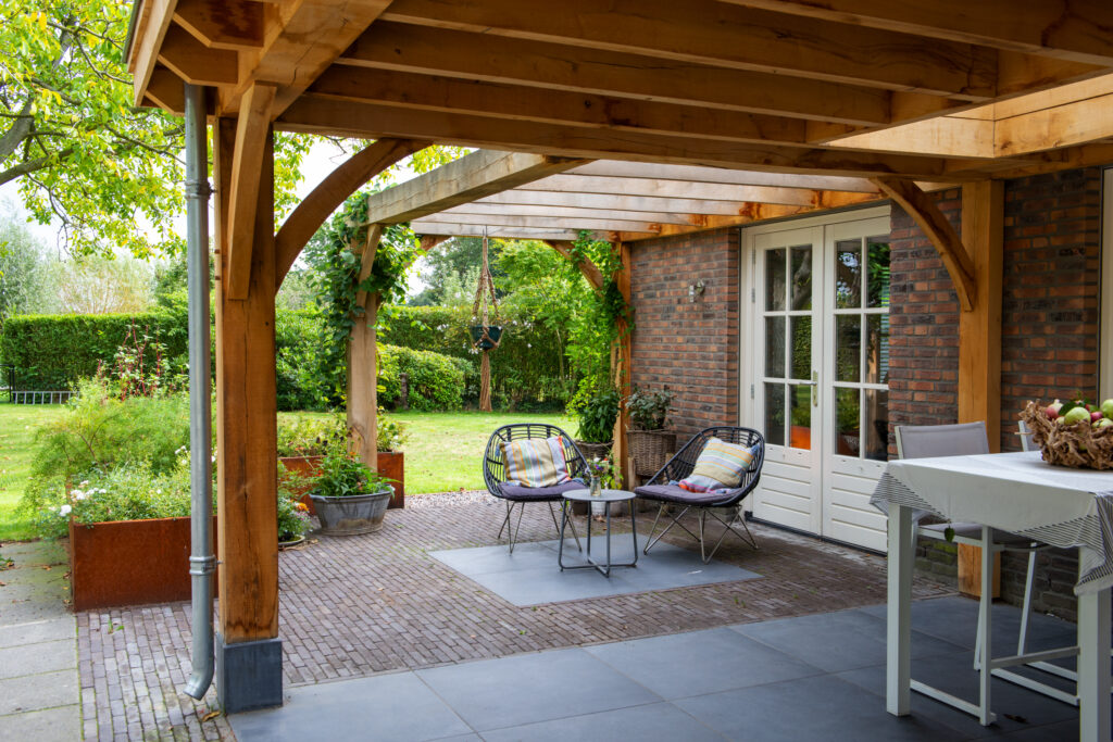 Robuuste aanbouw met pergola Tilburg – foto 21