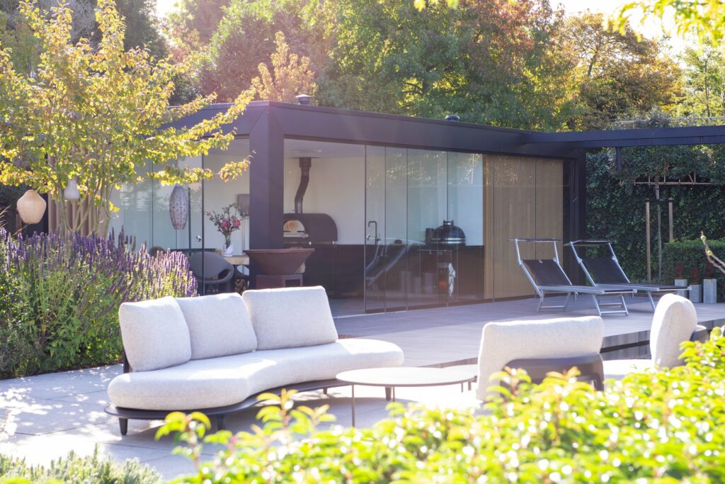 Tuinkamer met buitenkeuken en pergola Waalwijk – foto 1