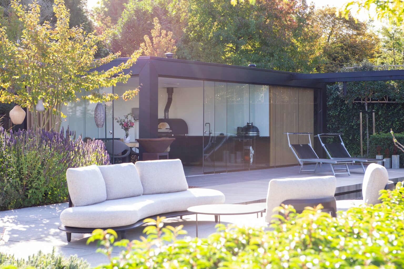 Tuinkamer met buitenkeuken en pergola Waalwijk – foto 1