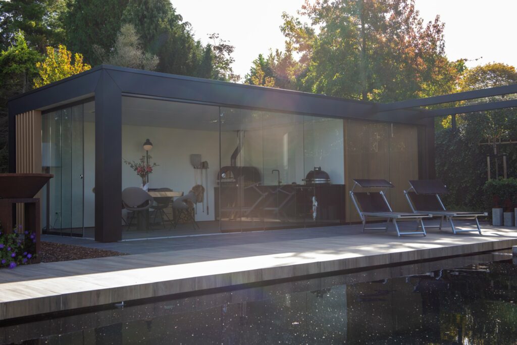 Tuinkamer met buitenkeuken en pergola Waalwijk – foto 11