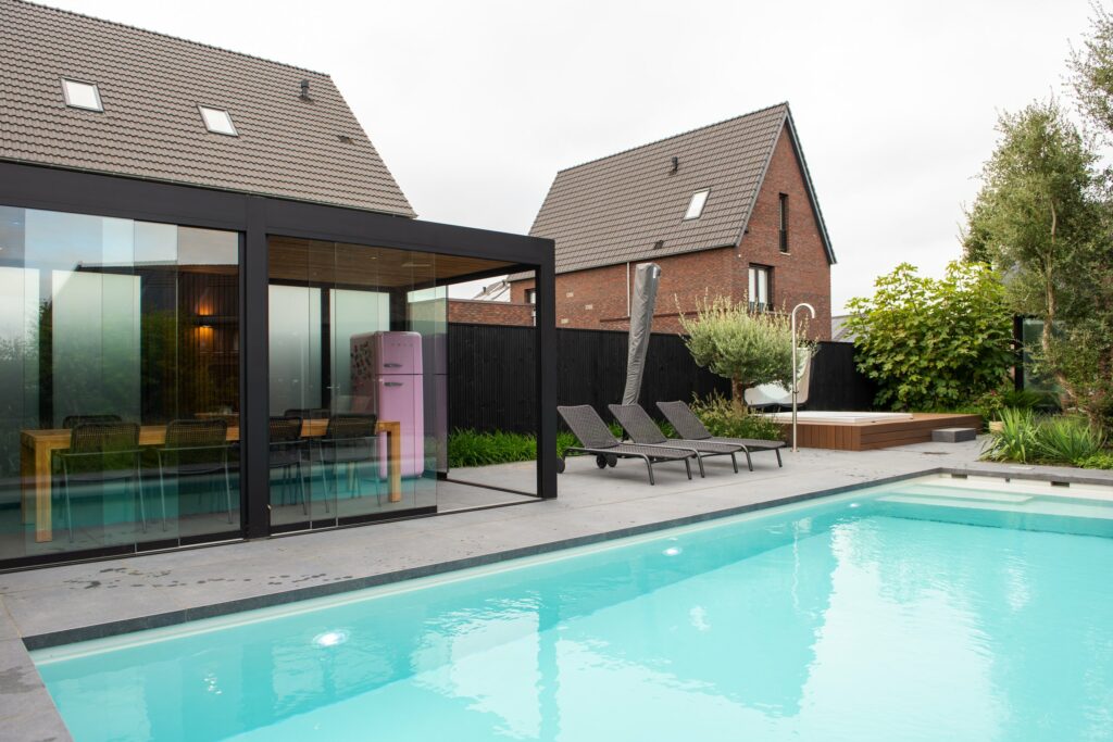 Poolhouse met glazen wanden Best – foto 2