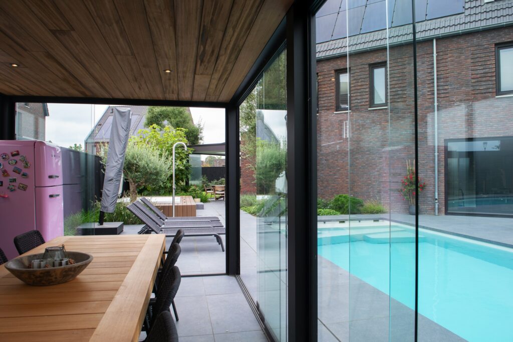 Poolhouse met glazen wanden Best – foto 10