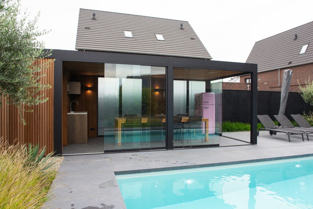 Poolhouse met glazen wanden Best – foto 11