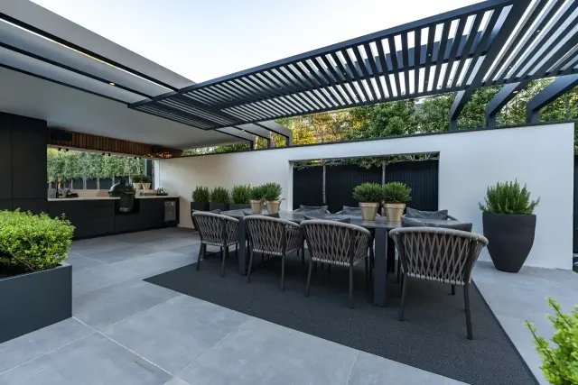 Luxxout pergola met lamellendak en verlichting